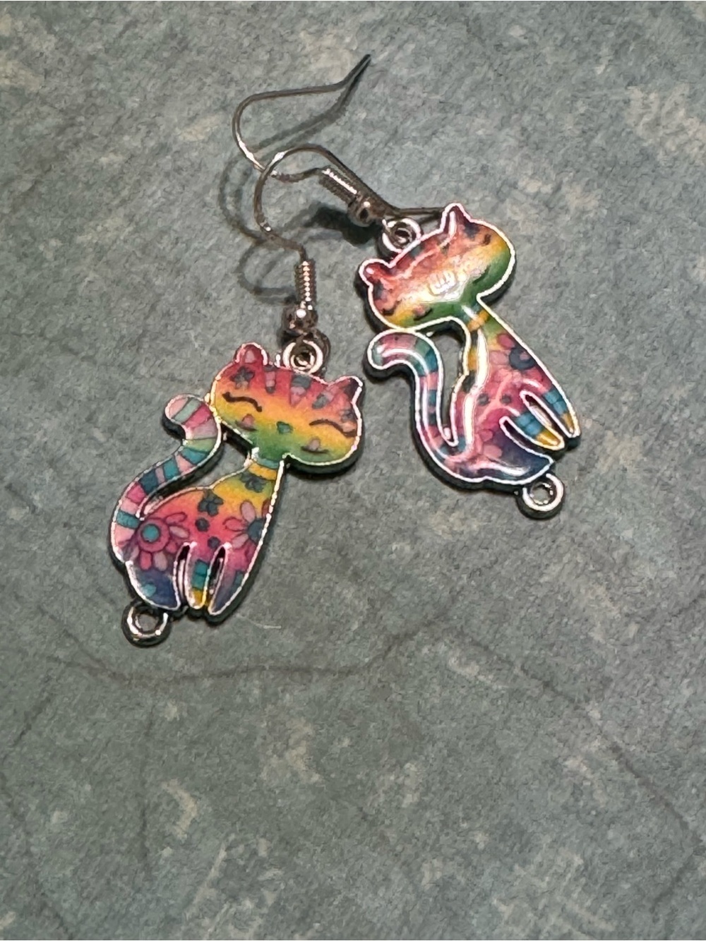 GROOVY CAT EARRINGS
